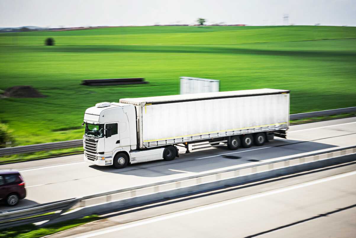 8 Factors to Consider When Transporting Goods in Business Logistics