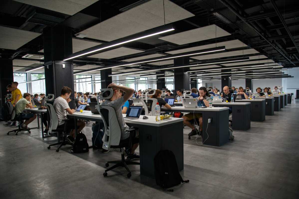 Why Startups Can Get the Best from Open-Plan Office?